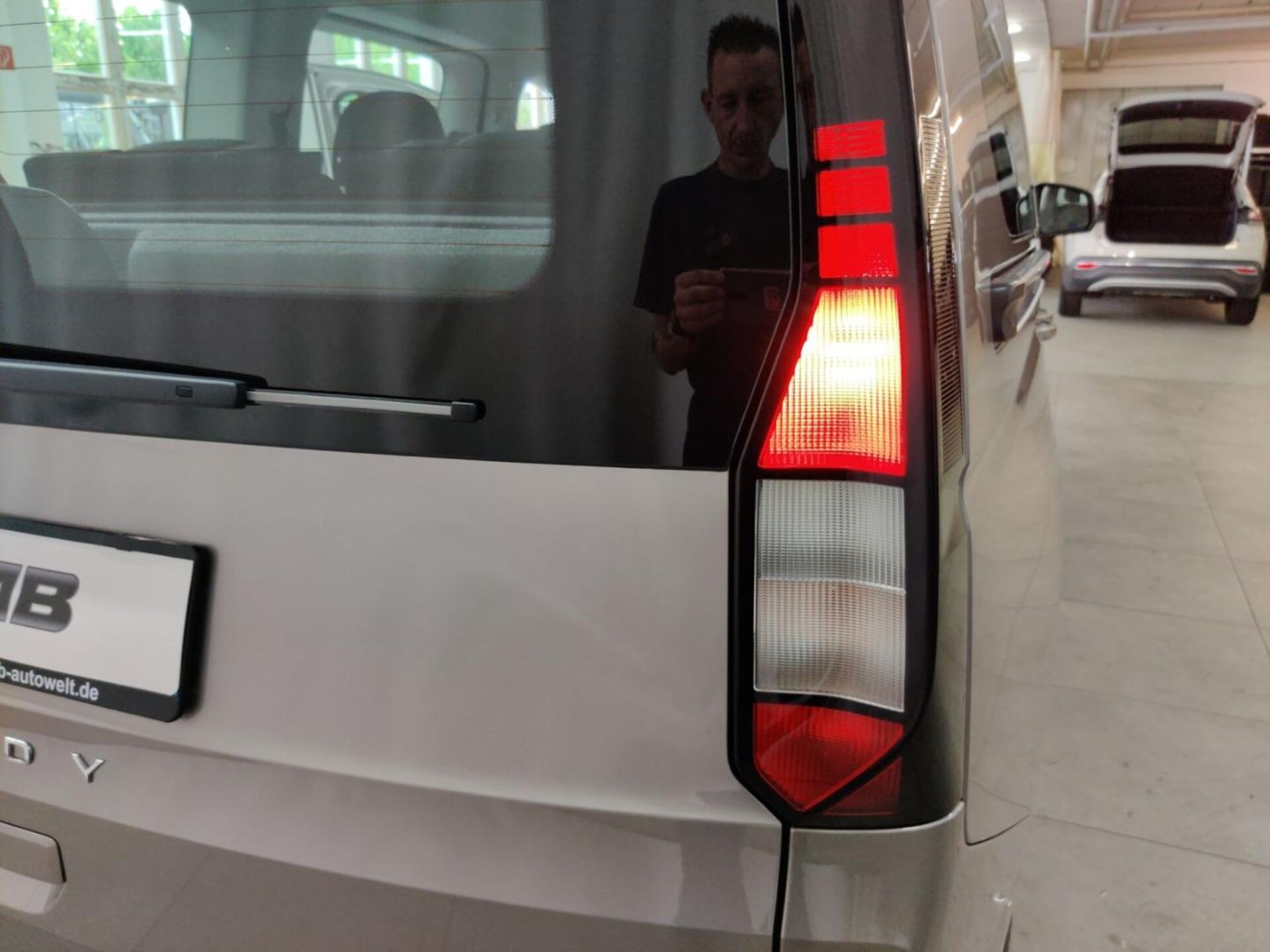 Volkswagen Caddy Maxi Basis-Modell