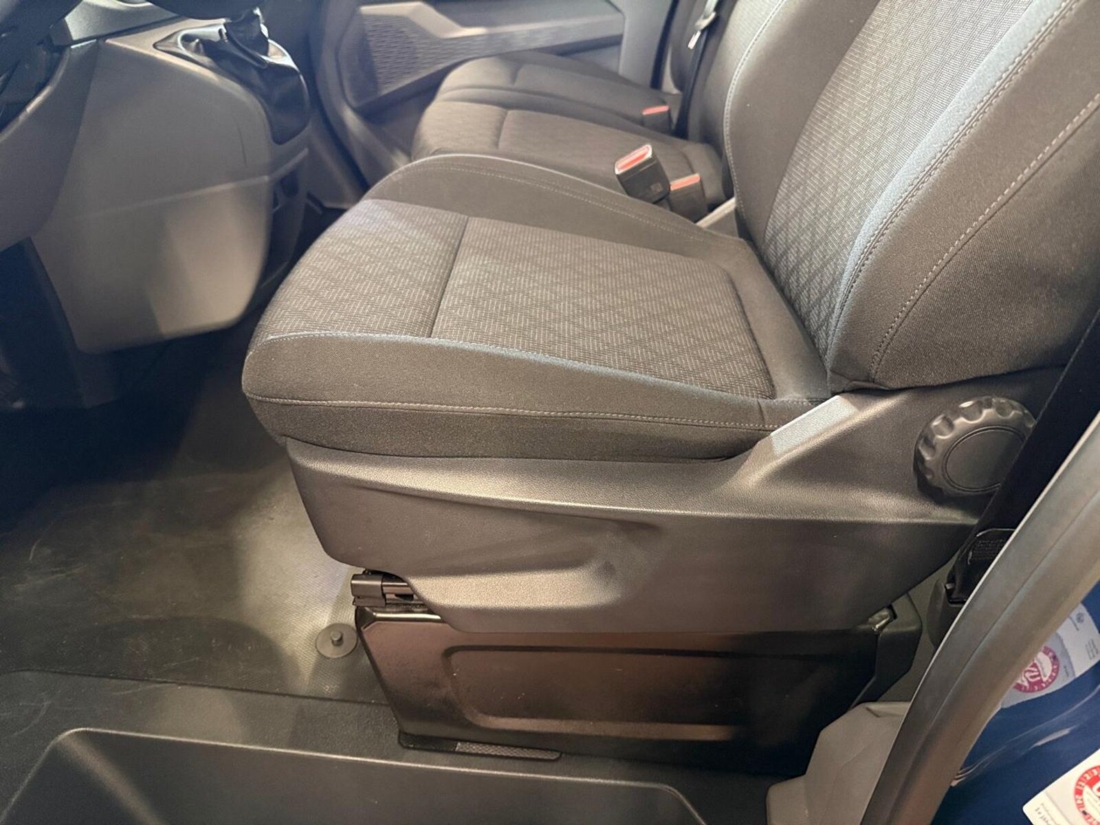 Volkswagen Transporter Kombi langer Radstand – Bild 20
