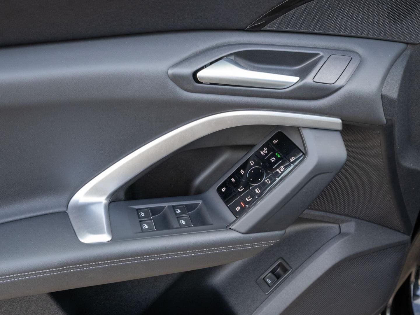 Bild über Audi Q5 SUV TDI quattro 150 kW S tronic - für weitere Informationen kontaktieren Sie den Audi Partner