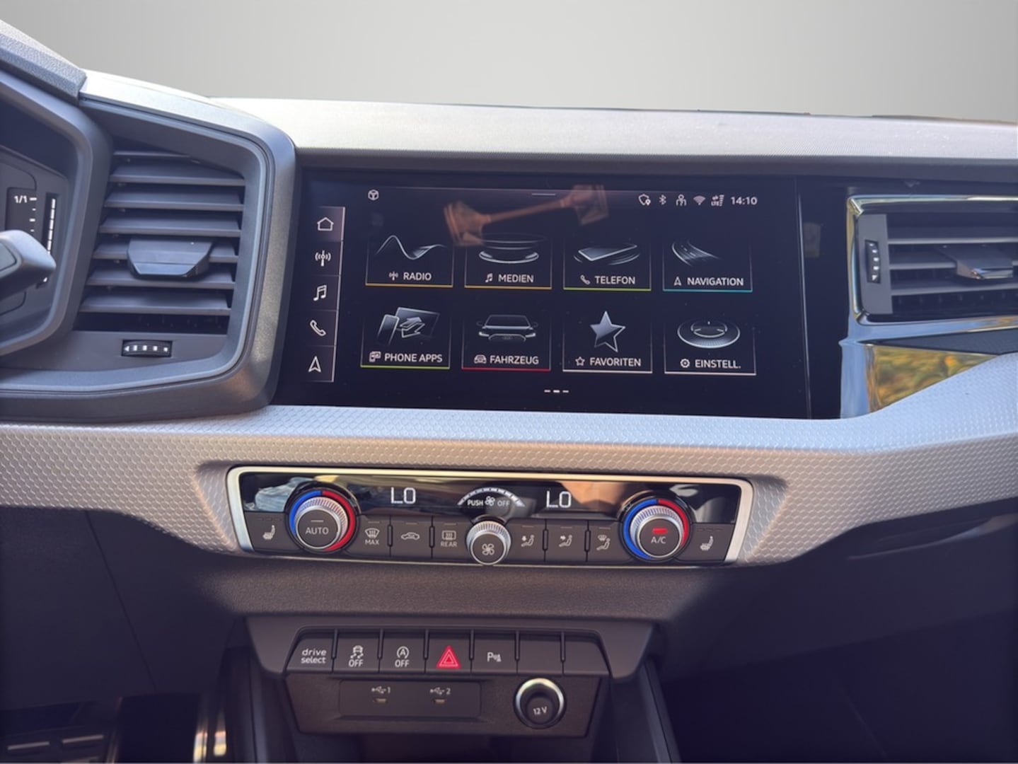 Bild über Audi A1 Sportback S line 30 TFSI S tronic - für weitere Informationen kontaktieren Sie den Audi Partner