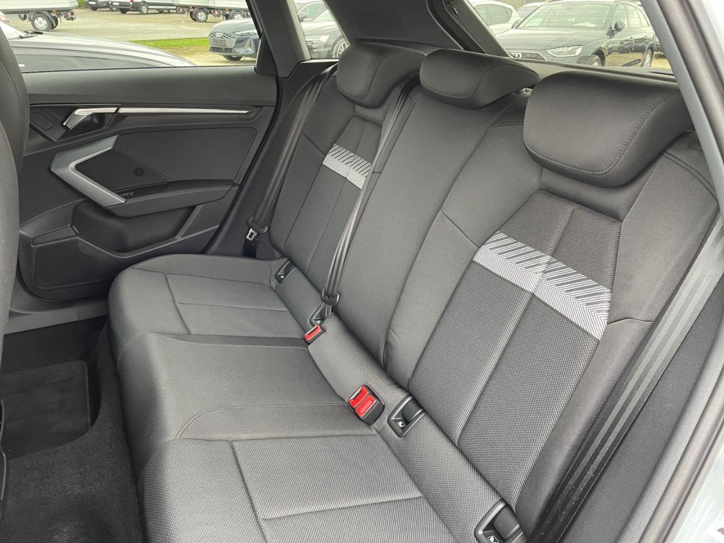 Bild über Audi A3 allstreet 35 TDI S tronic - für weitere Informationen kontaktieren Sie den Audi Partner