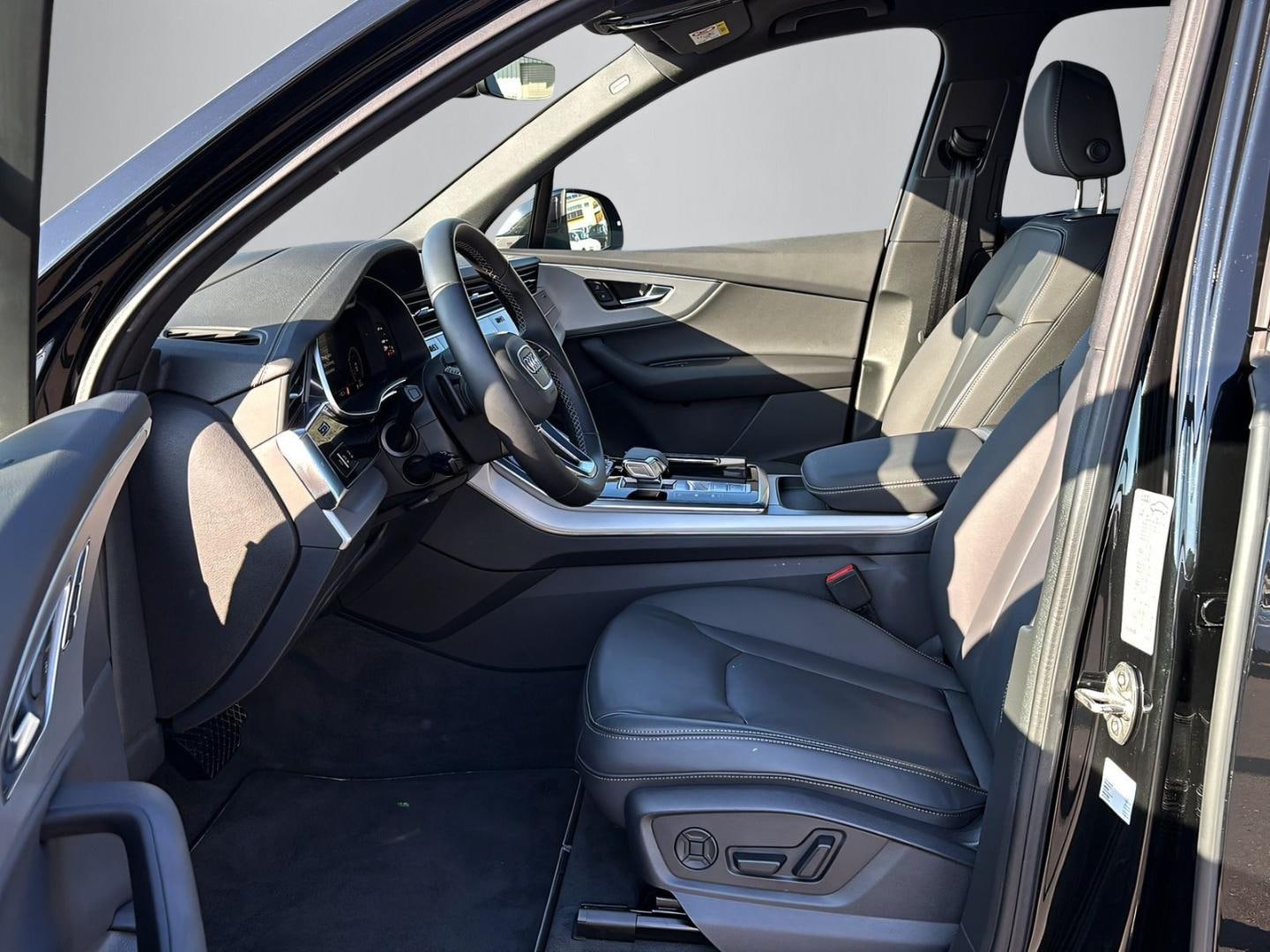 Bild über Audi Q7 SUV TDI quattro 210 kW tiptronic - für weitere Informationen kontaktieren Sie den Audi Partner