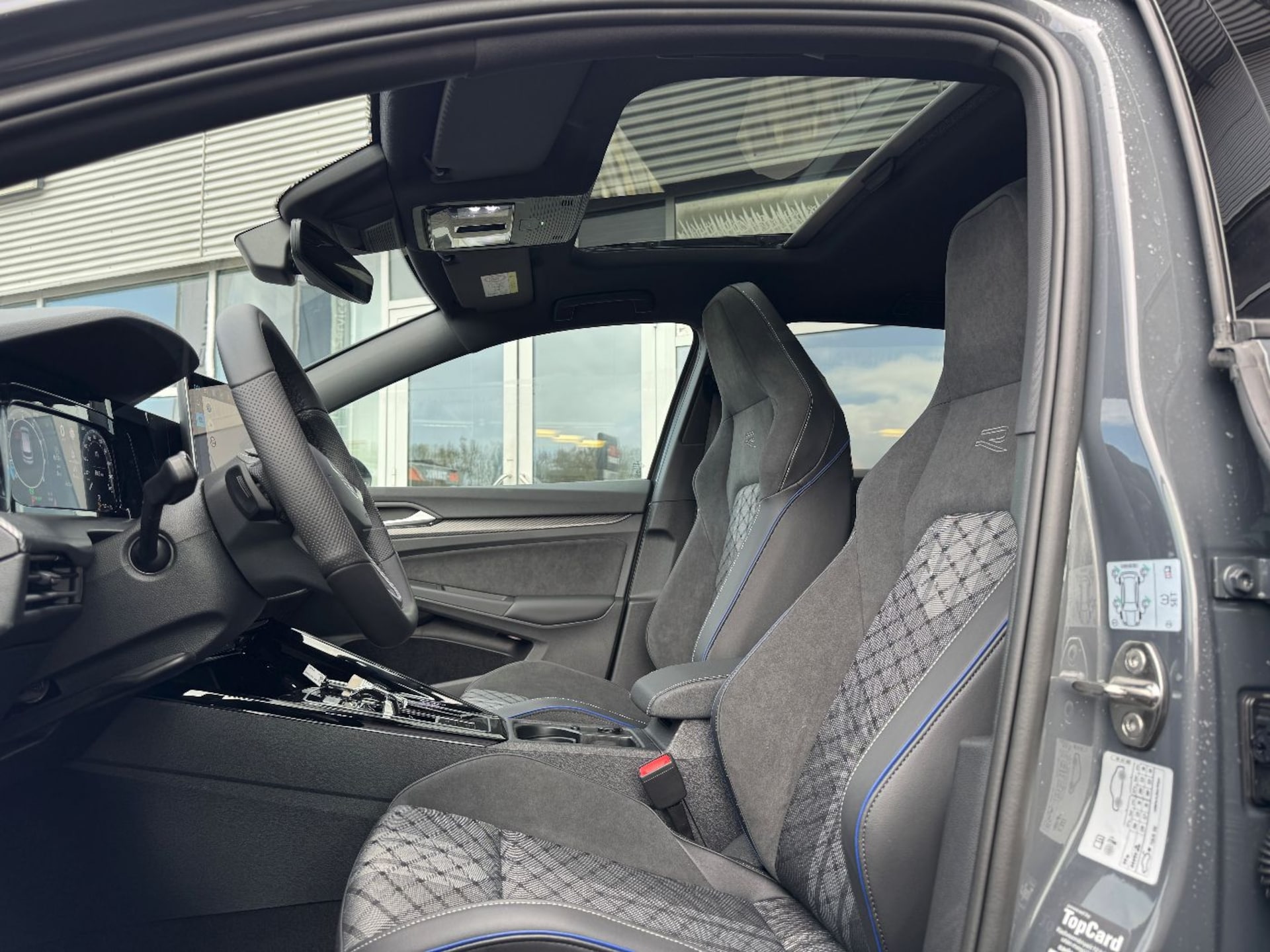 Volkswagen Golf R-Line
