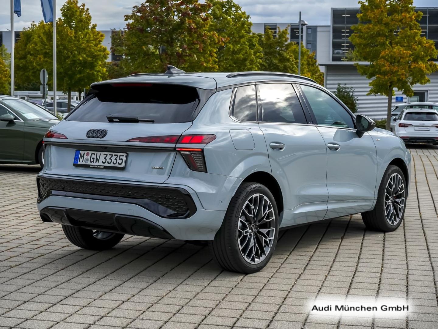 Bild über Audi Q3 SUV TFSI quattro 150 kW S tronic - für weitere Informationen kontaktieren Sie den Audi Partner
