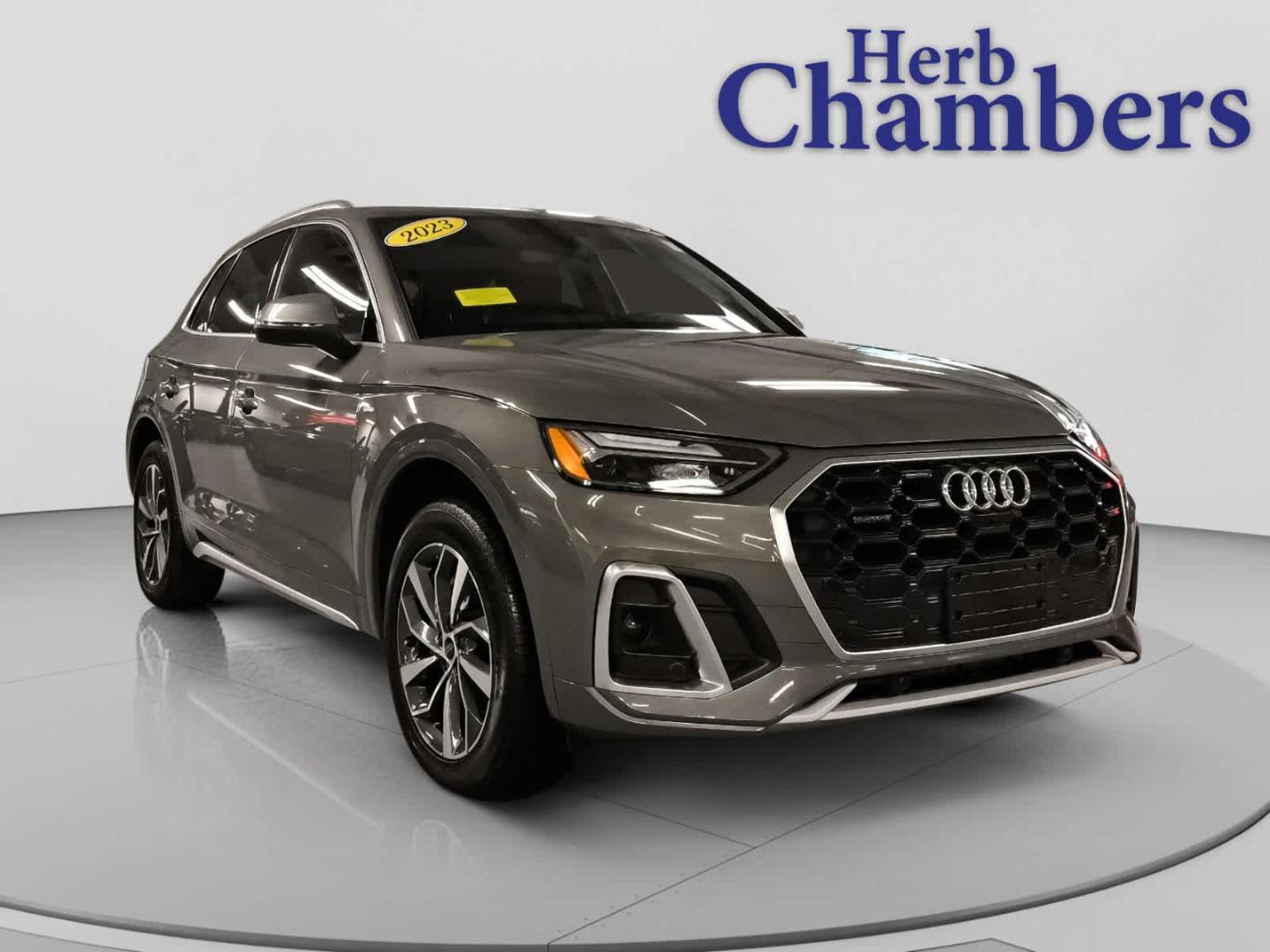 2023 Audi Q5 45 Premium Plus's photo