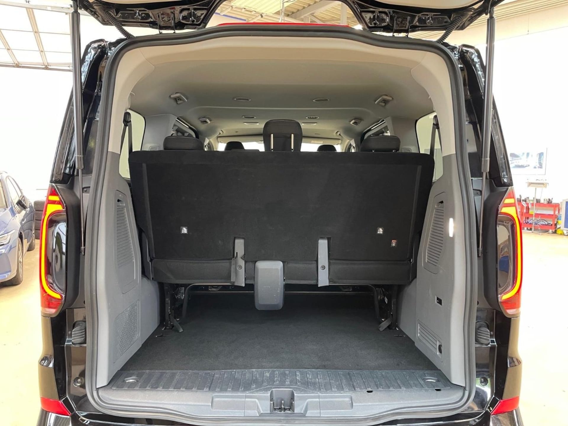 Volkswagen Caravelle Style