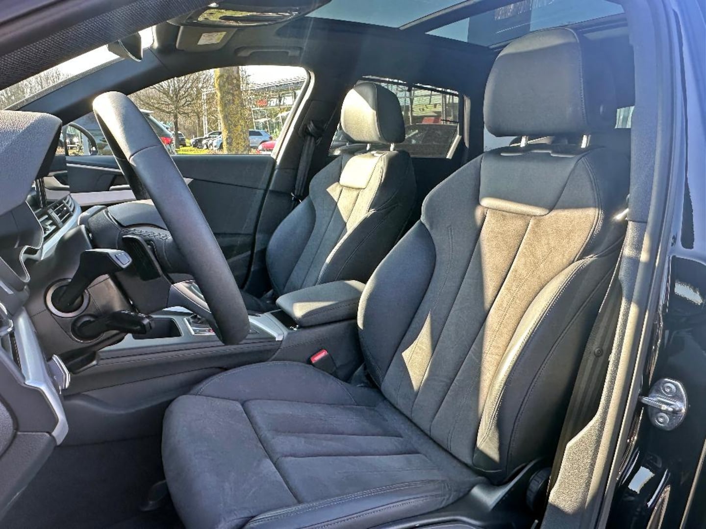 Bild über Audi A4 Avant S line 45 TFSI quattro S tronic - für weitere Informationen kontaktieren Sie den Audi Partner