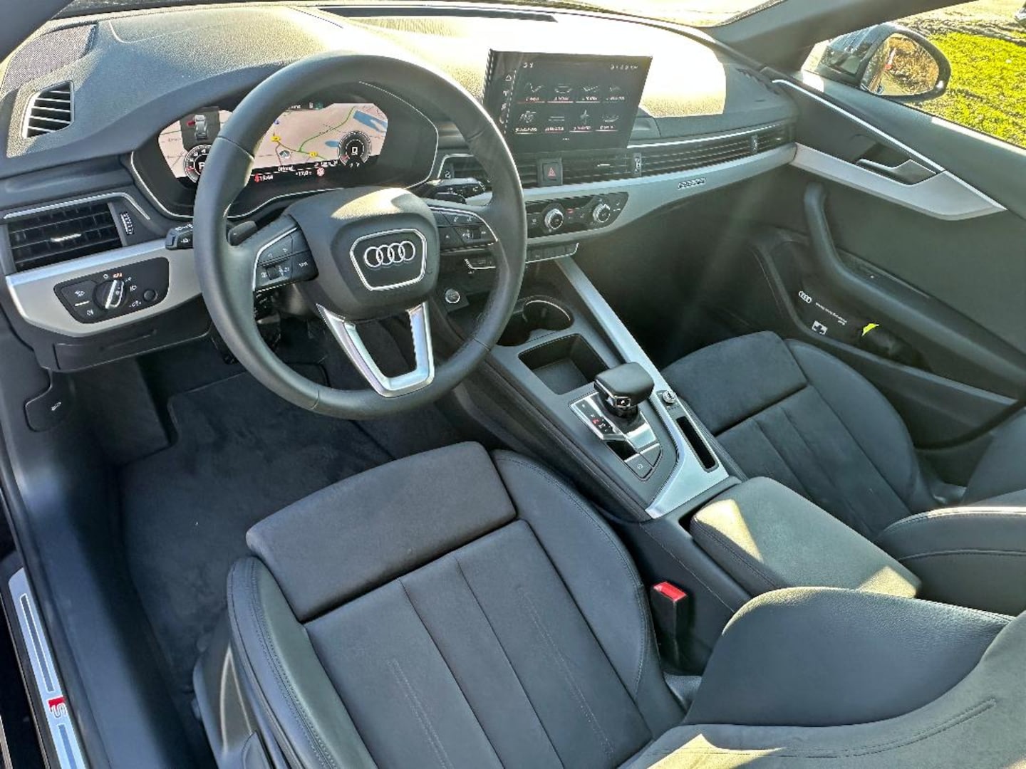 Bild über Audi A4 Avant S line 45 TFSI quattro S tronic - für weitere Informationen kontaktieren Sie den Audi Partner