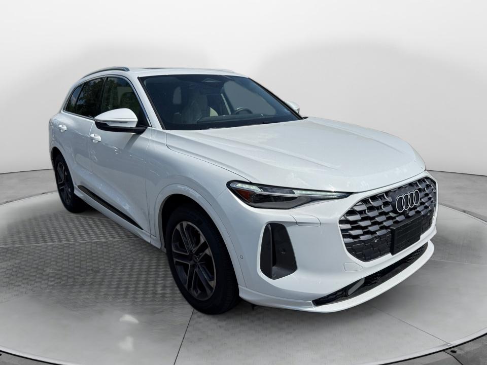2025 Audi Q5 40 Prestige's photo