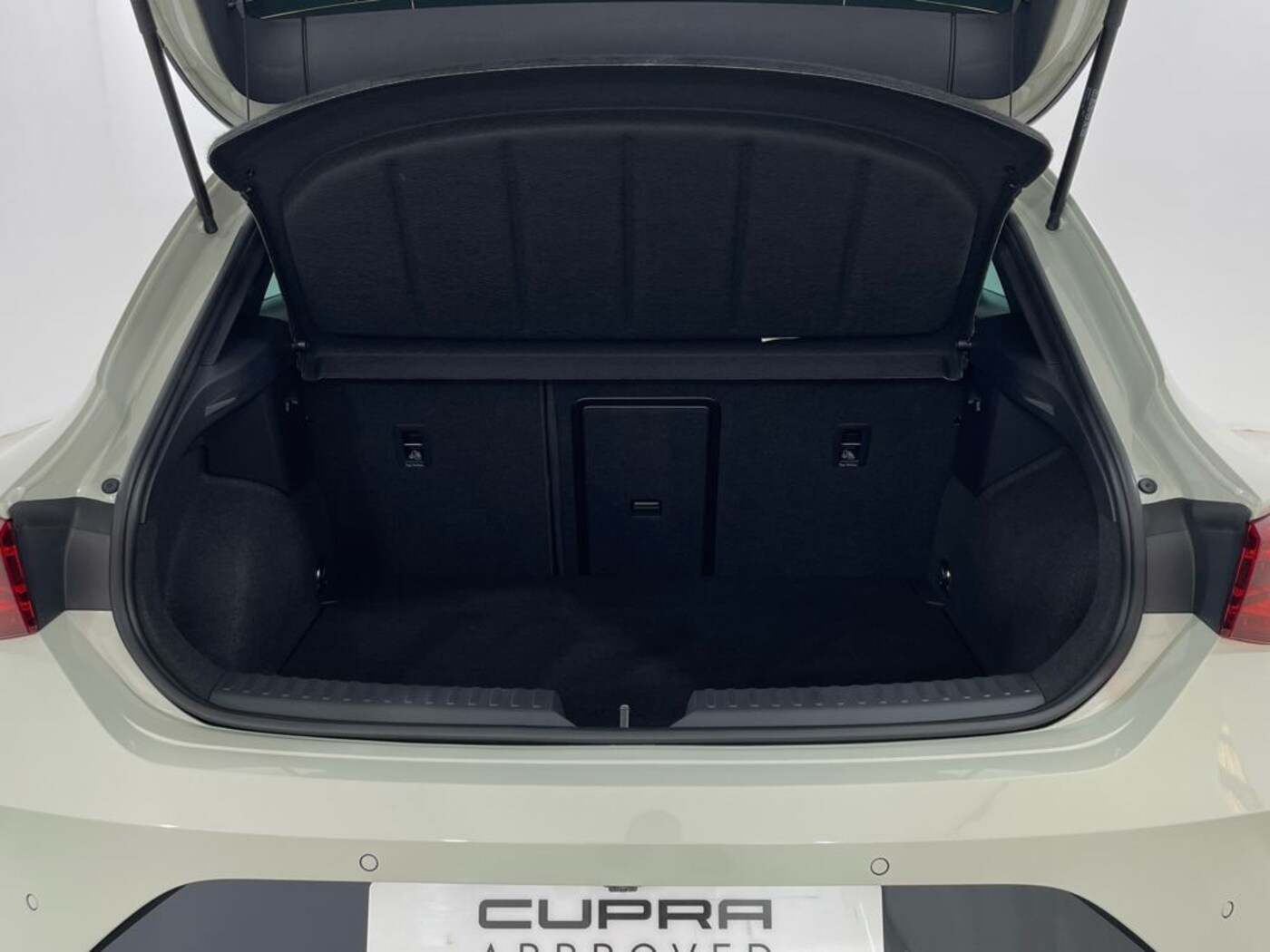 CUPRA Leon León 1.5 eTSI DSG 110 kW (150 CV) — photo 8