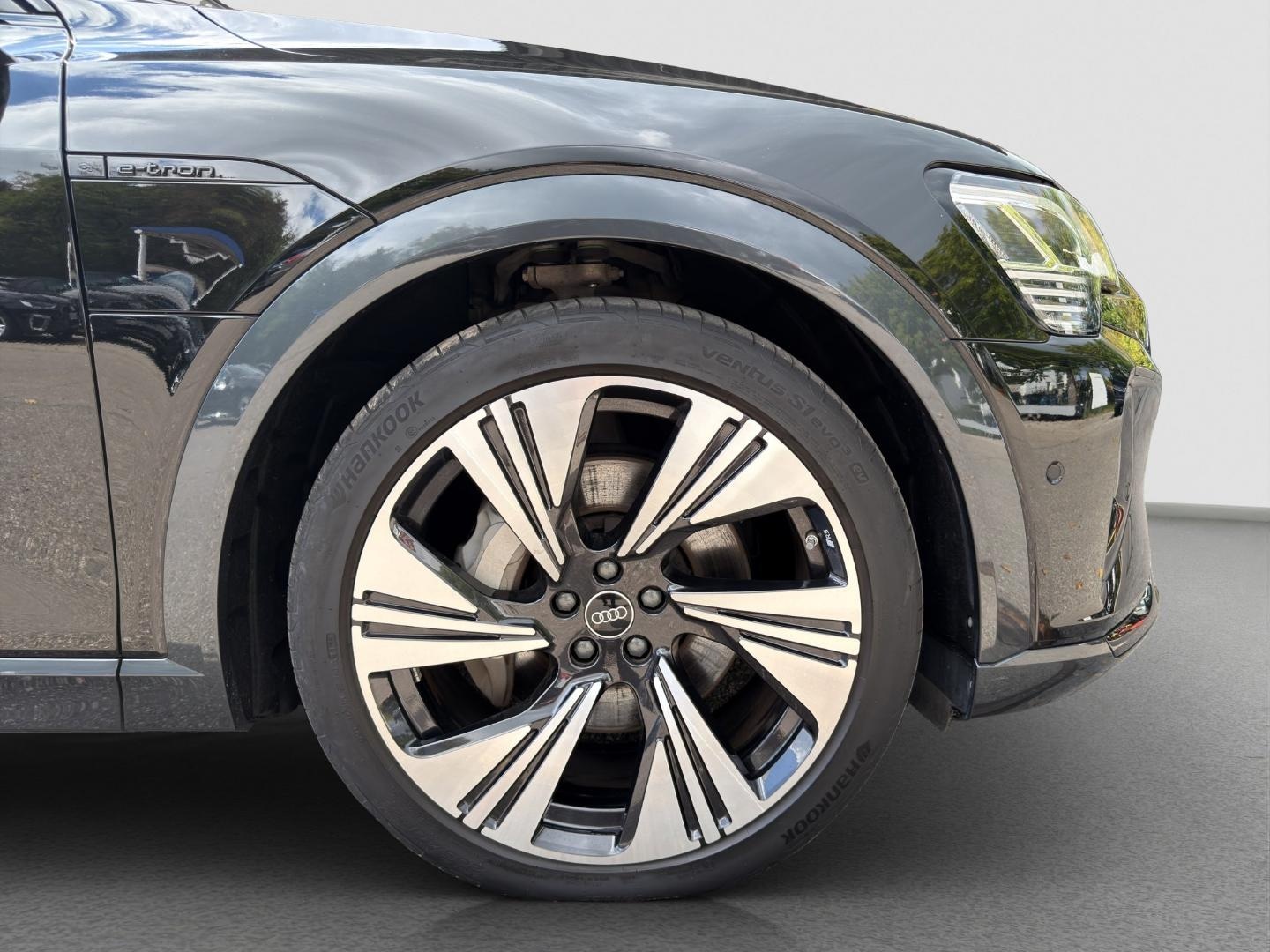 Bild über Audi Q8 Sportback e-tron advanced 50 e-tron quattro - für weitere Informationen kontaktieren Sie den Audi Partner