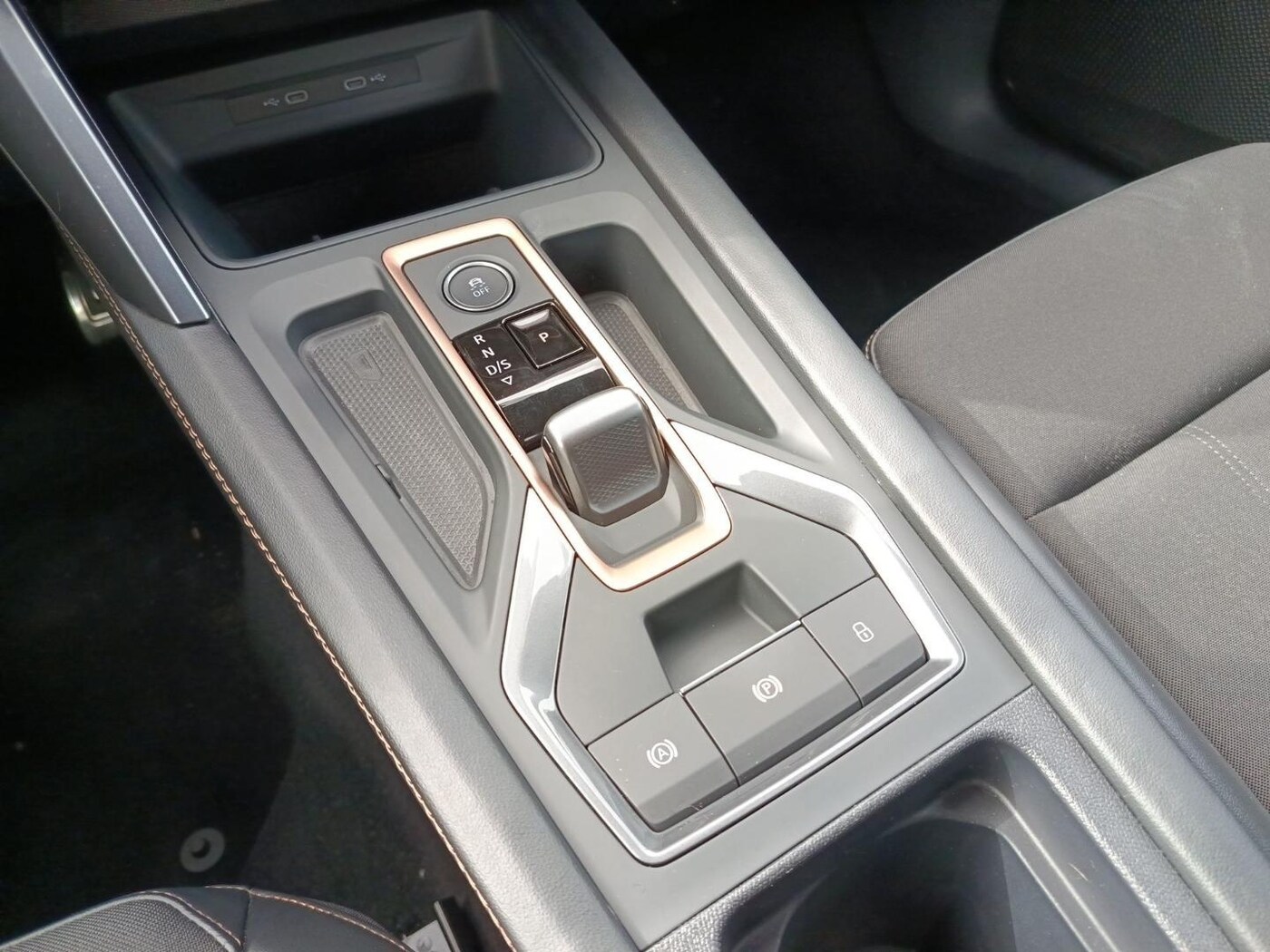 CUPRA Leon Sportstourer 1.5 eTSI DSG 110 kW (150 CV) — photo 15