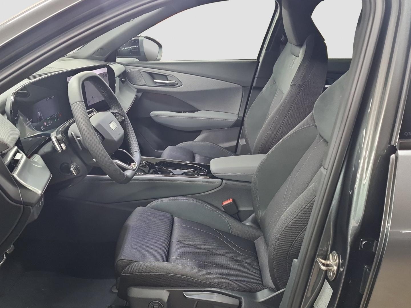 Bild über Audi Q3 SUV TFSI 110 kW S tronic - für weitere Informationen kontaktieren Sie den Audi Partner