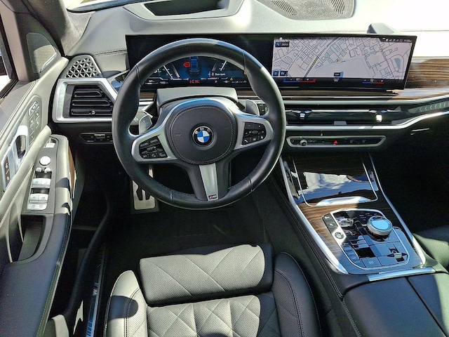 2023 BMW X7
