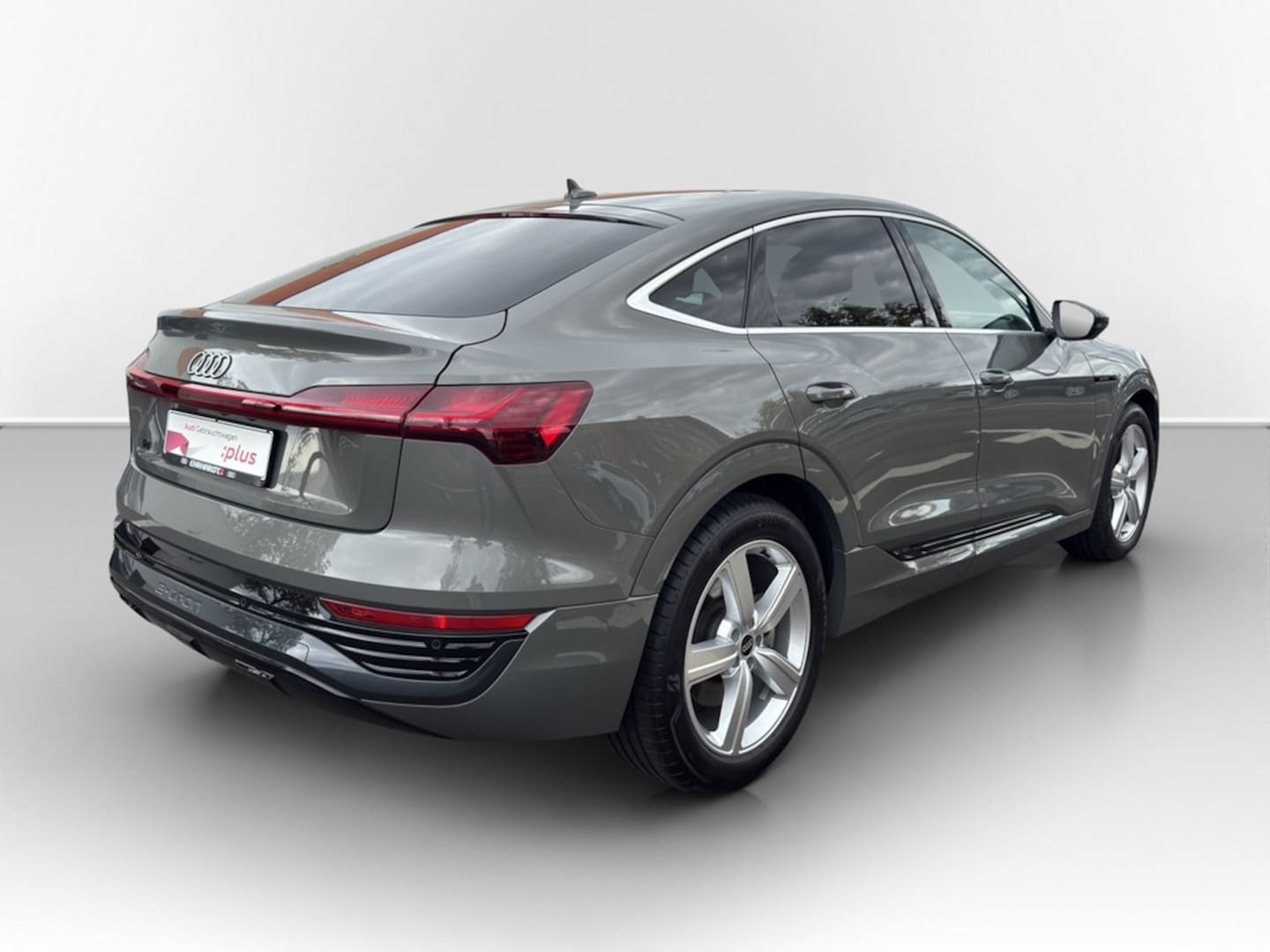 Bild über Audi Q8 Sportback e-tron advanced 50 e-tron quattro - für weitere Informationen kontaktieren Sie den Audi Partner