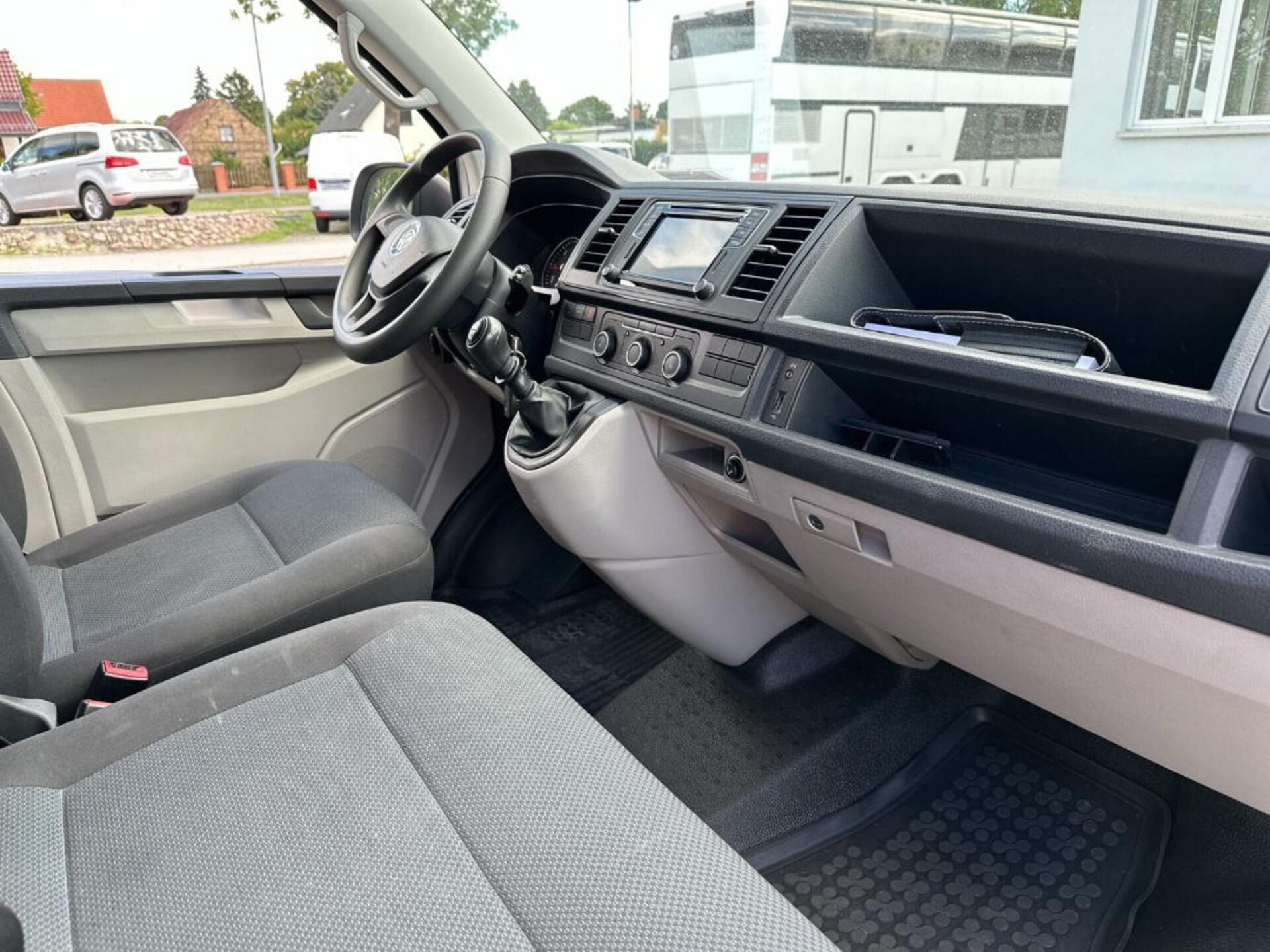 Volkswagen T6 Transporter Kasten langer Radstand