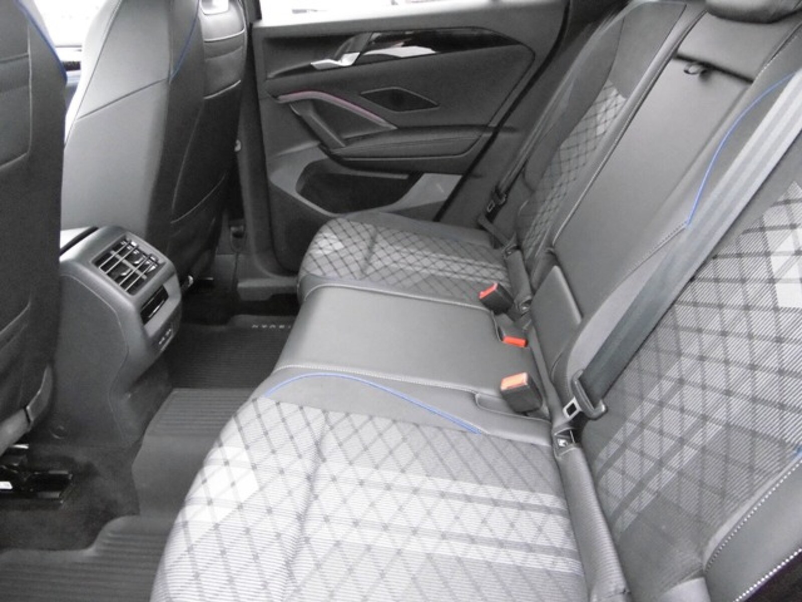 Volkswagen Tiguan – Bild 8