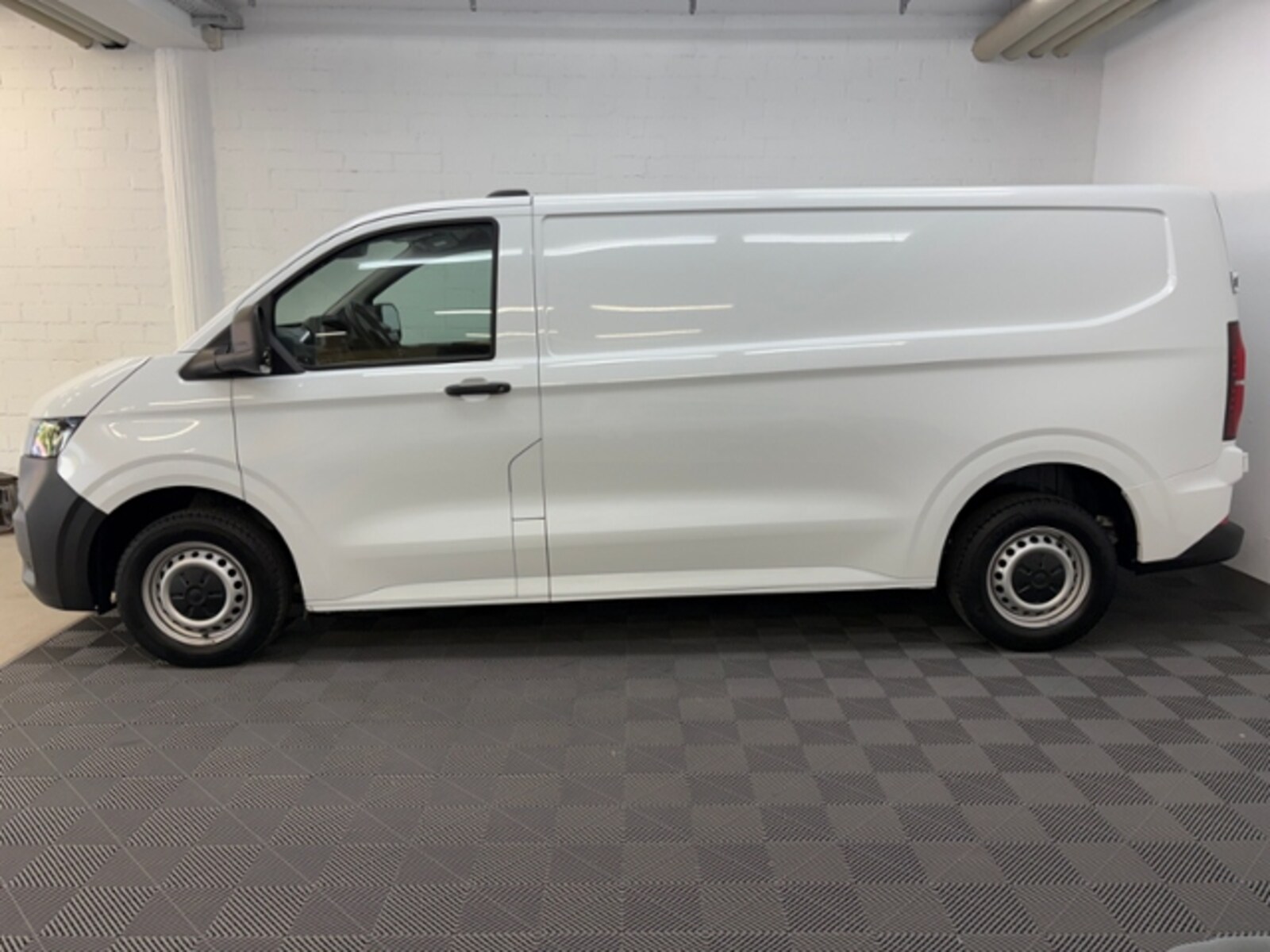 Volkswagen Transporter Kasten langer Radstand – Bild 5