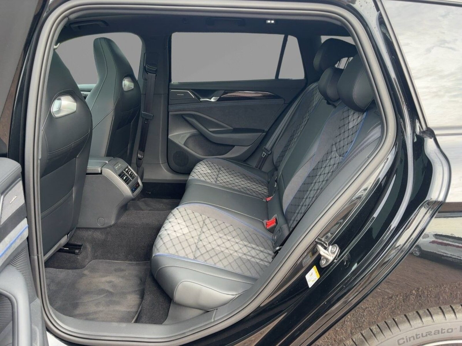 Volkswagen Passat – Bild 7