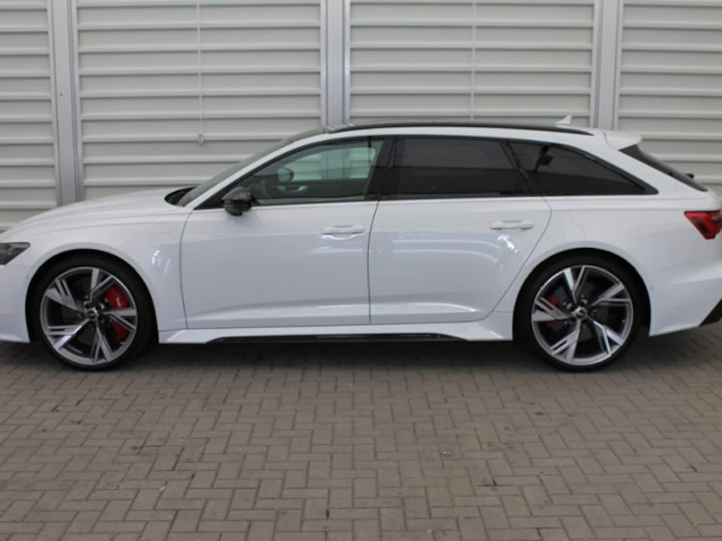 Bild über Audi RS 6 Avant performance TFSI quattro tiptronic - für weitere Informationen kontaktieren Sie den Audi Partner