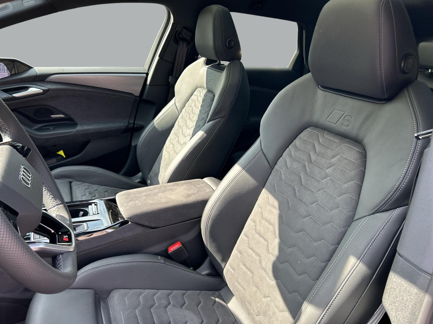 Bild über Audi A6 Avant e-tron e-tron performance - für weitere Informationen kontaktieren Sie den Audi Partner