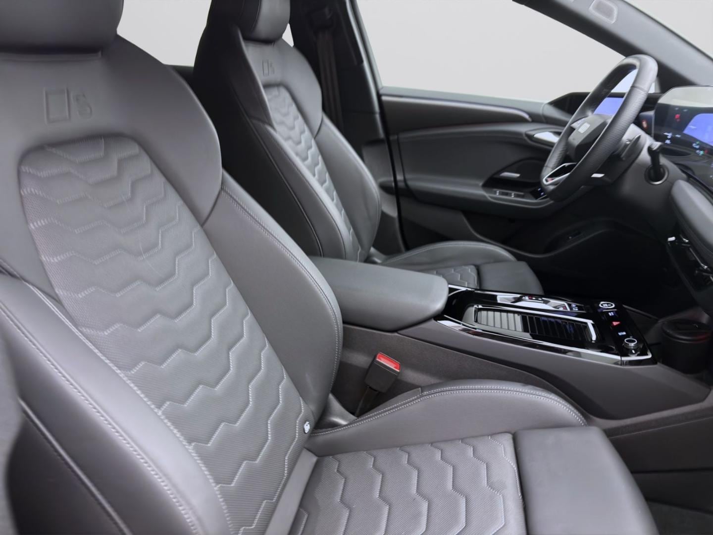 Bild über Audi A6 Avant e-tron e-tron - für weitere Informationen kontaktieren Sie den Audi Partner