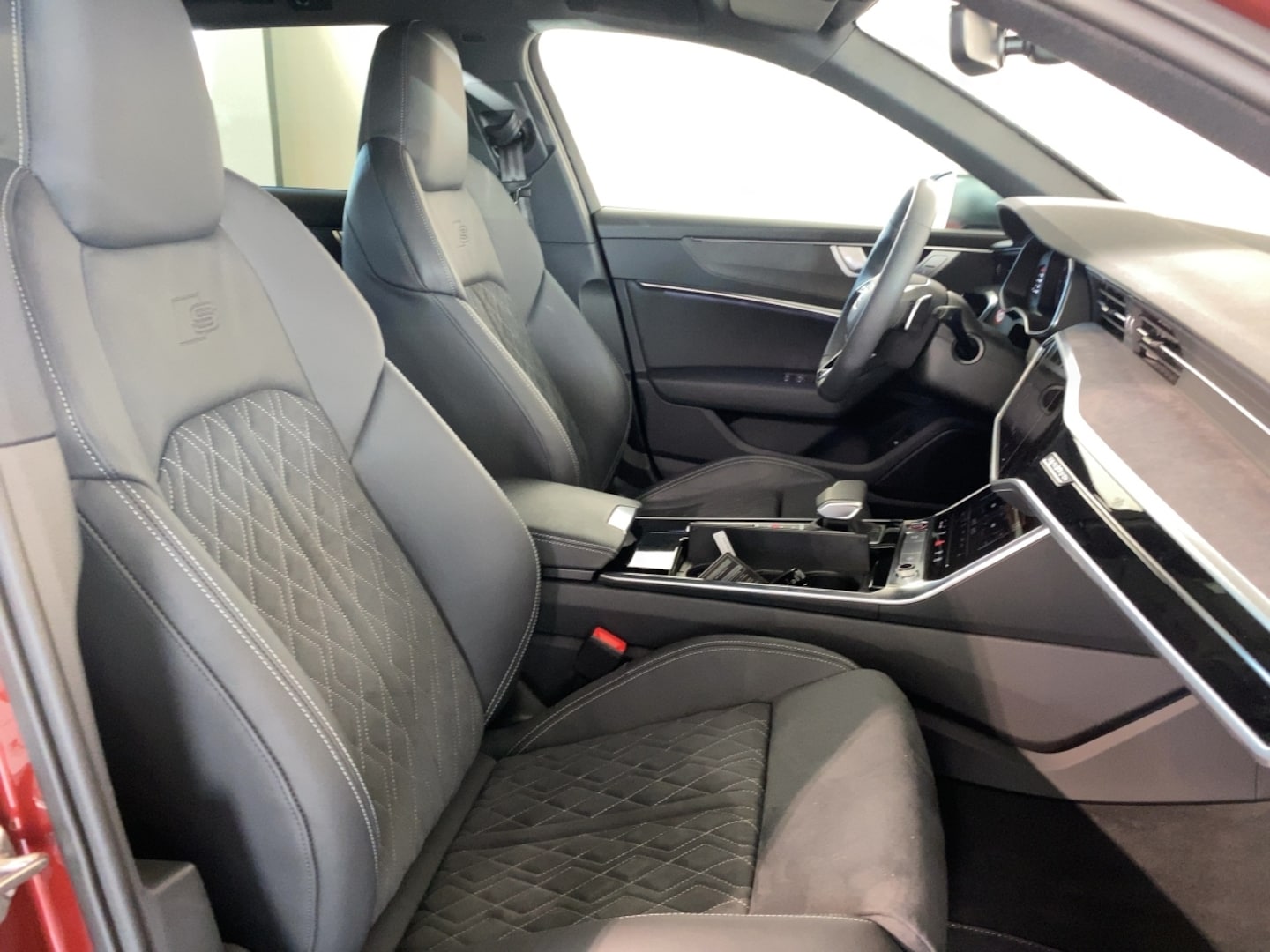 Bild über Audi S6 Avant TDI quattro tiptronic - für weitere Informationen kontaktieren Sie den Audi Partner