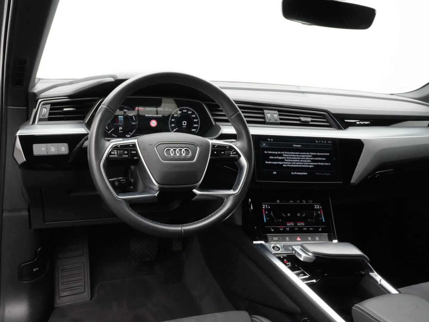 Bild über Audi Q8 e-tron S line 50 e-tron quattro - für weitere Informationen kontaktieren Sie den Audi Partner