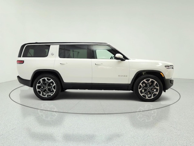 2025 Rivian R1S
