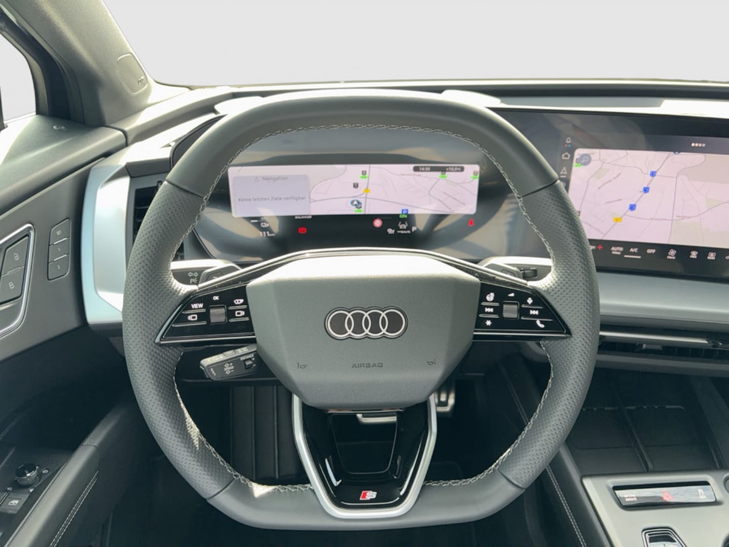Bild über Audi Q4 SUV e-tron e-tron performance 210 kW - für weitere Informationen kontaktieren Sie den Audi Partner
