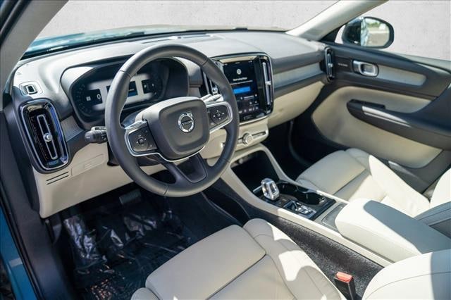 2023 Volvo XC40