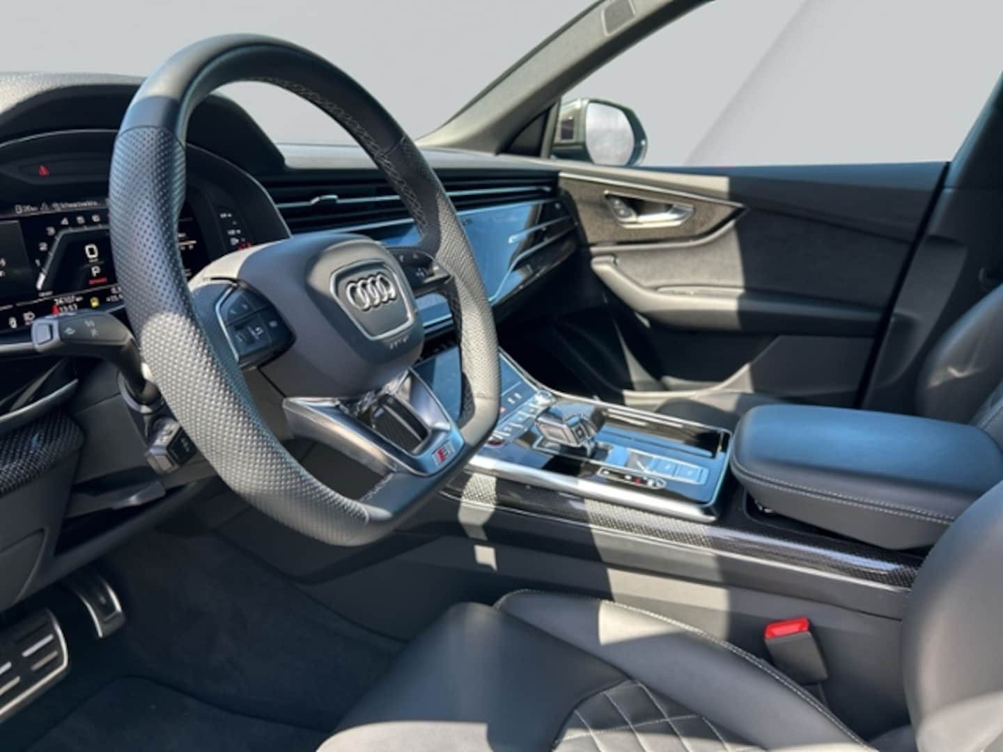 Bild über Audi SQ8 competition plus TFSI quattro tiptronic - für weitere Informationen kontaktieren Sie den Audi Partner