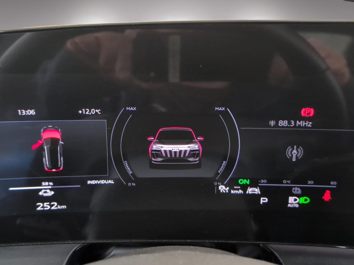 Bild über Audi Q6 SUV e-tron e-tron performance - für weitere Informationen kontaktieren Sie den Audi Partner