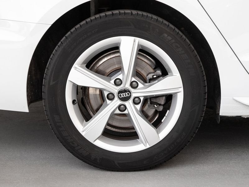 Image about Audi A4 Avant Business Advanced 30 TDI 100 kW (136 PS) S tronic