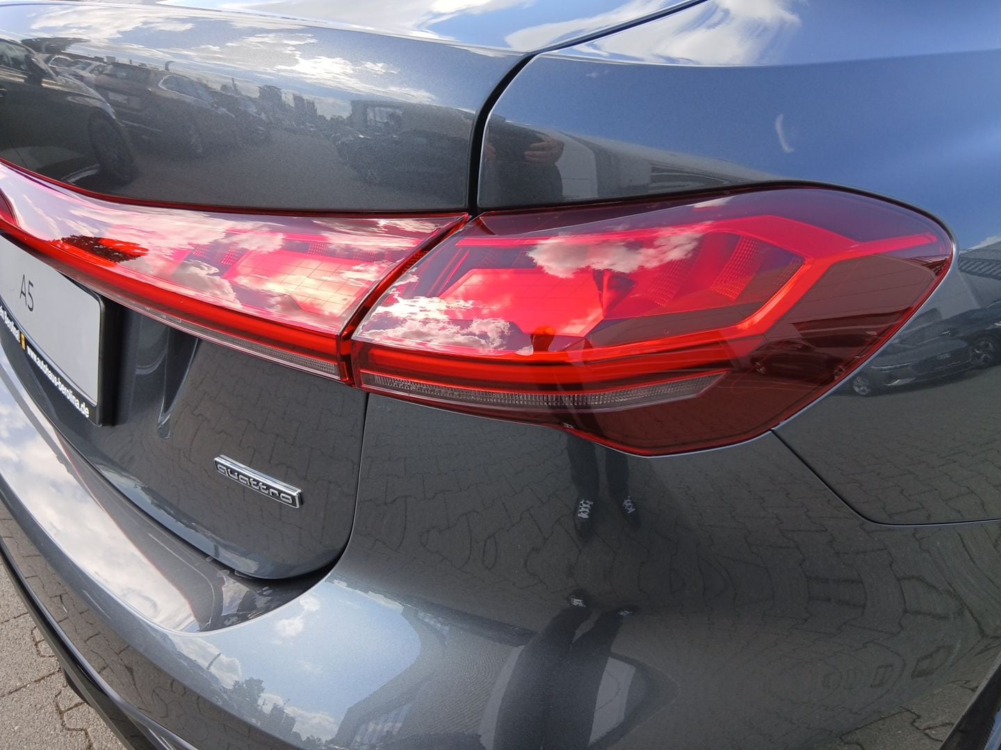 Bild über Audi A5 Limousine e-hybrid e-hybrid quattro 220 kW S tronic - für weitere Informationen kontaktieren Sie den Audi Partner