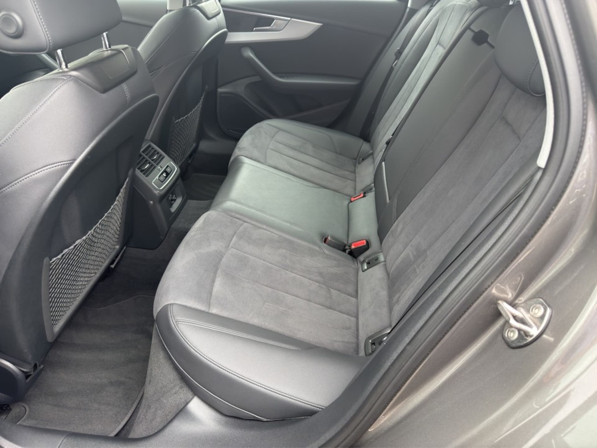 Audi A4 Avant S line