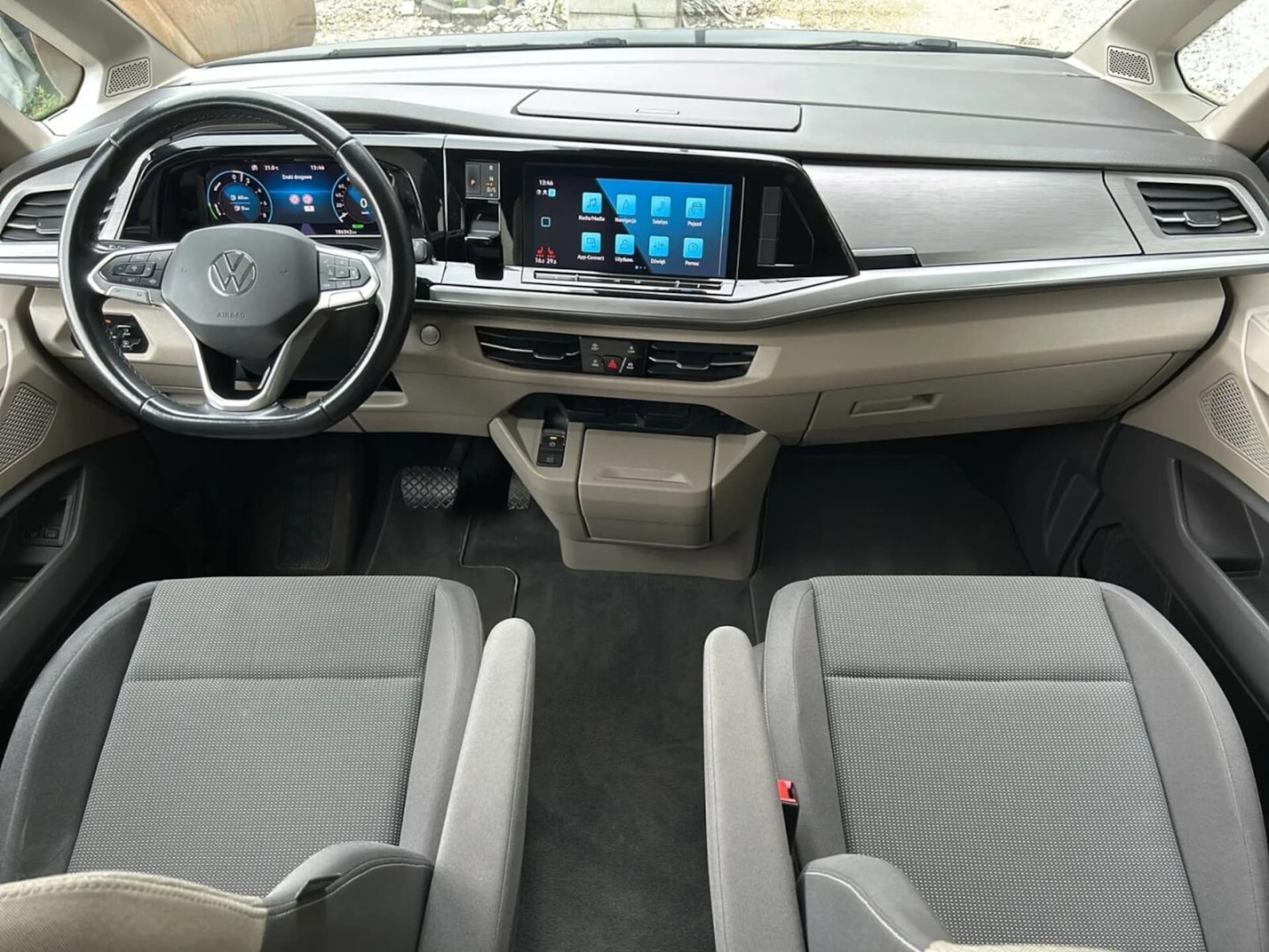 Volkswagen Multivan długi rozstaw osi Life