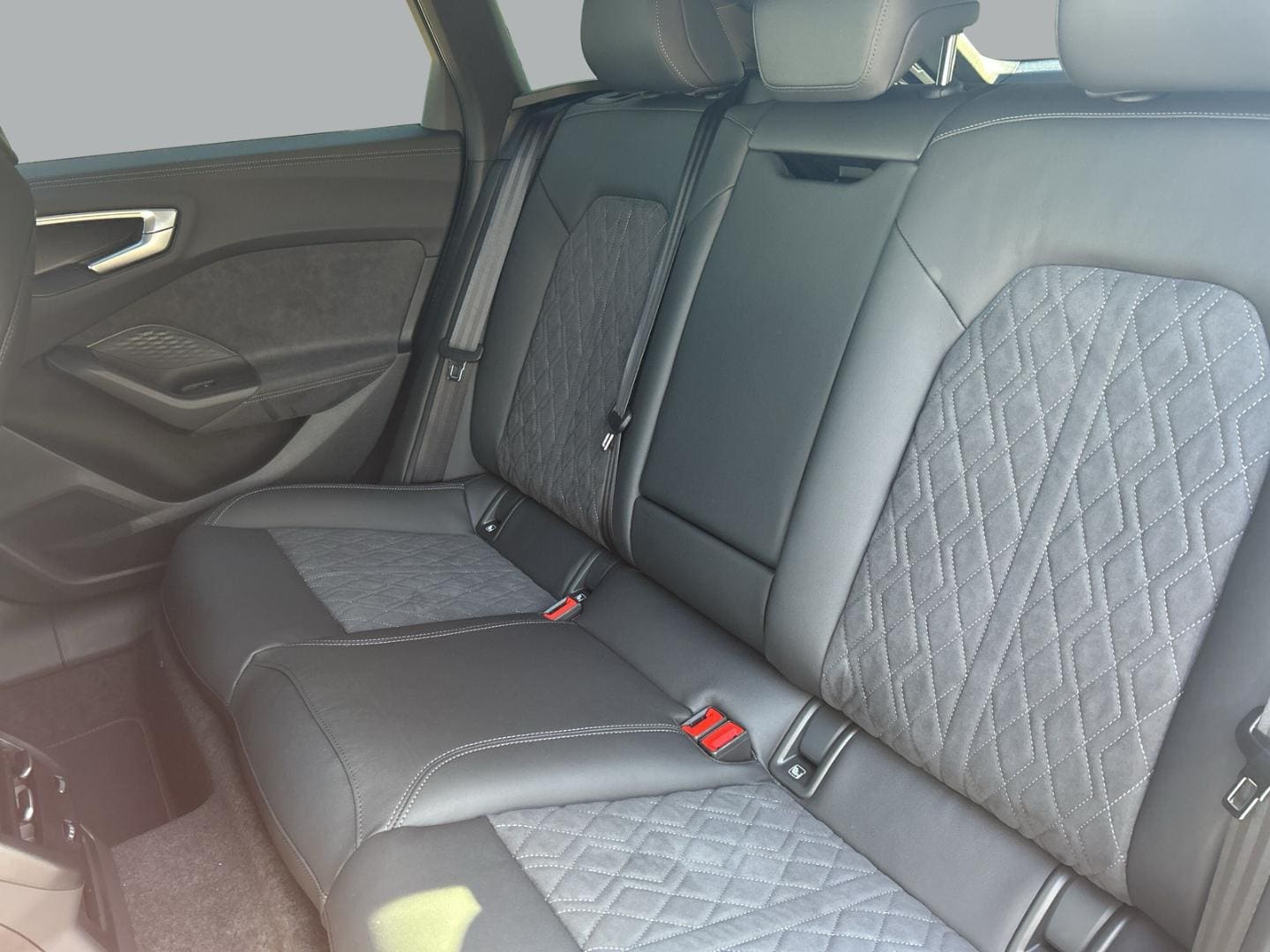 Bild über Audi A5 Avant TDI 150 kW S tronic - für weitere Informationen kontaktieren Sie den Audi Partner