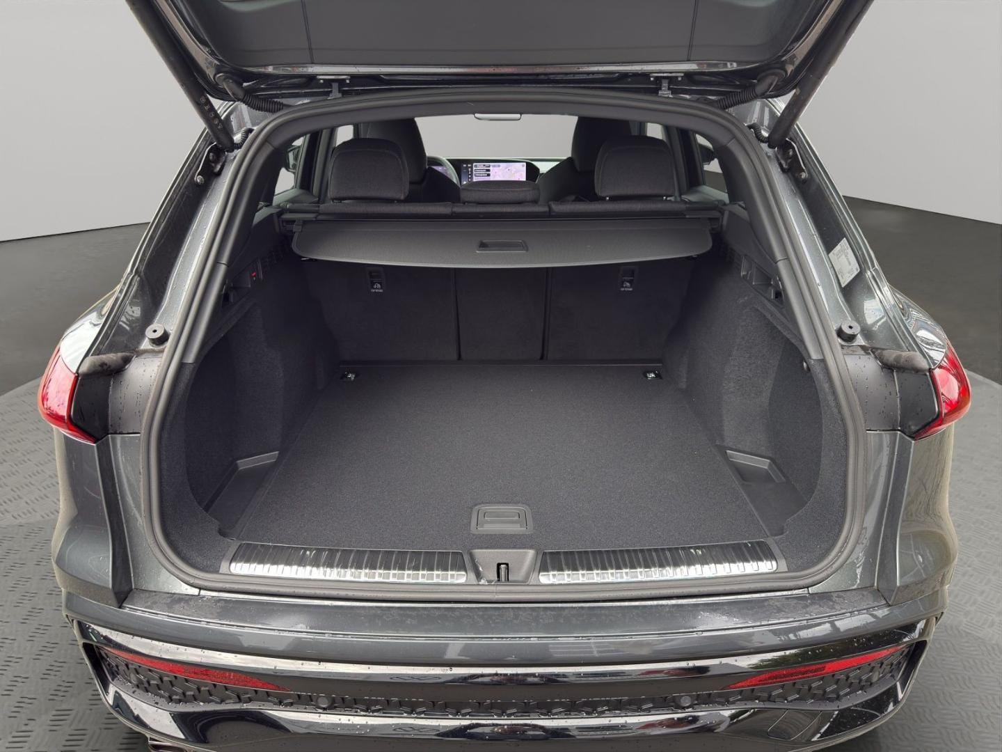 Bild über Audi Q5 SUV TDI quattro 150 kW S tronic - für weitere Informationen kontaktieren Sie den Audi Partner