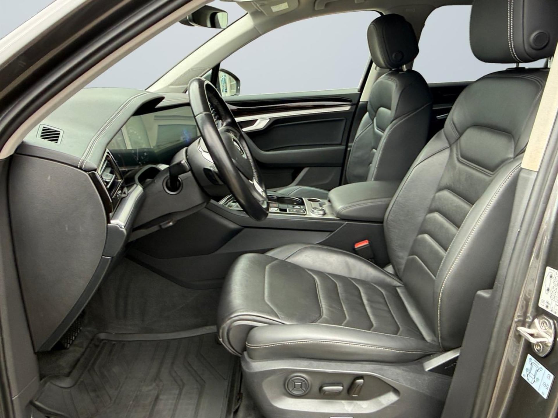 Volkswagen Touareg Basis-Modell