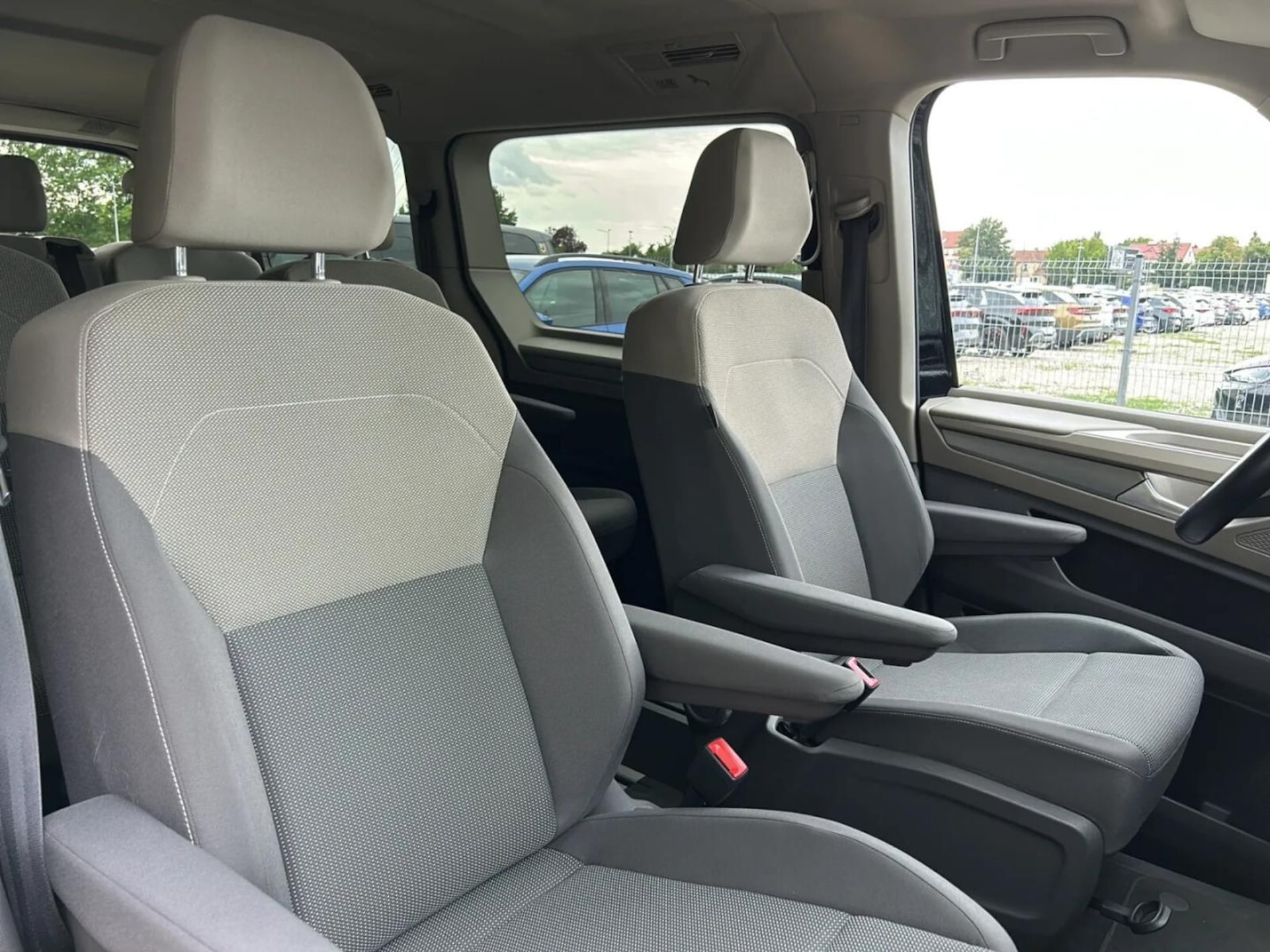 Volkswagen Multivan długi rozstaw osi Life