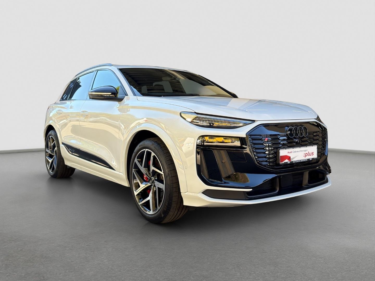 Bild über Audi SQ6 SUV e-tron e-tron quattro 360 kW - für weitere Informationen kontaktieren Sie den Audi Partner