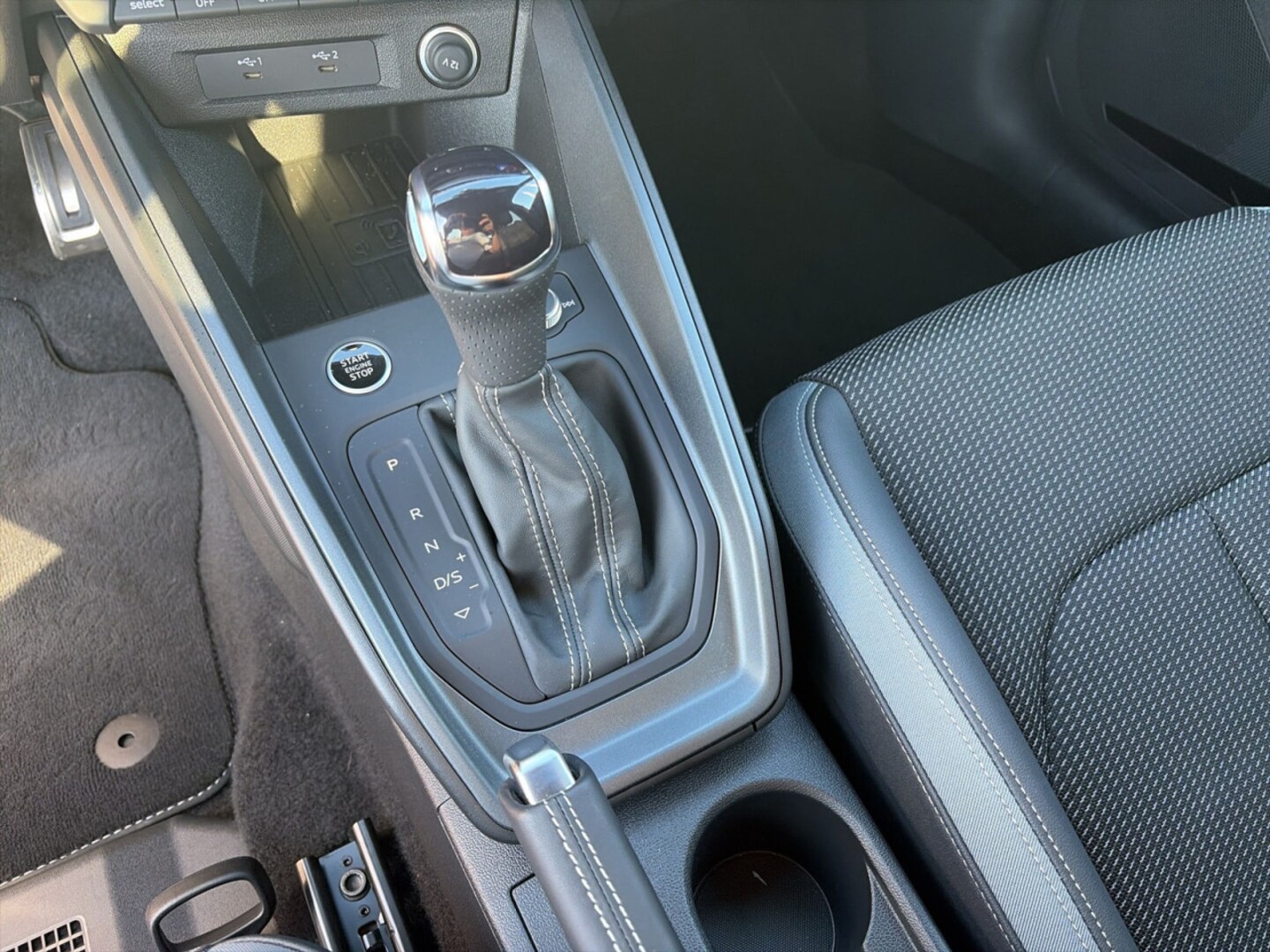Bild über Audi A1 Sportback S line 40 TFSI S tronic - für weitere Informationen kontaktieren Sie den Audi Partner