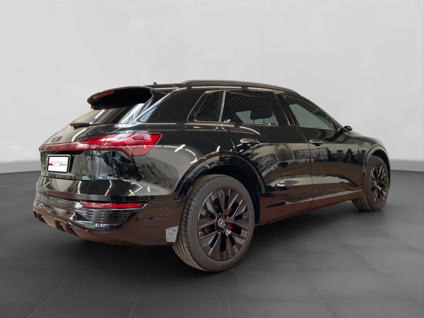 Bild über Audi Q8 e-tron S line 55 e-tron quattro - für weitere Informationen kontaktieren Sie den Audi Partner