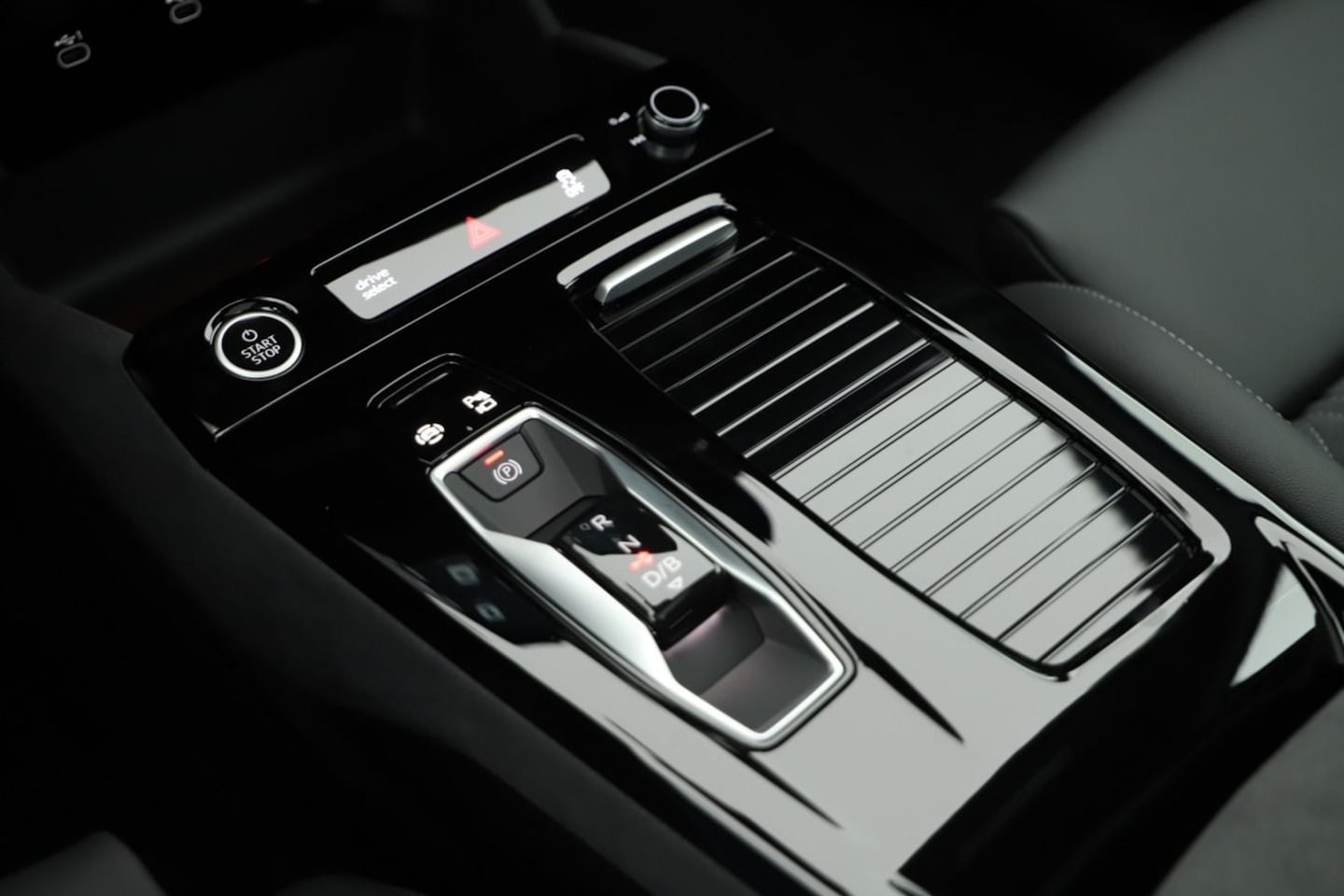 Bild über Audi Q6 SUV e-tron e-tron quattro 315 kW - für weitere Informationen kontaktieren Sie den Audi Partner