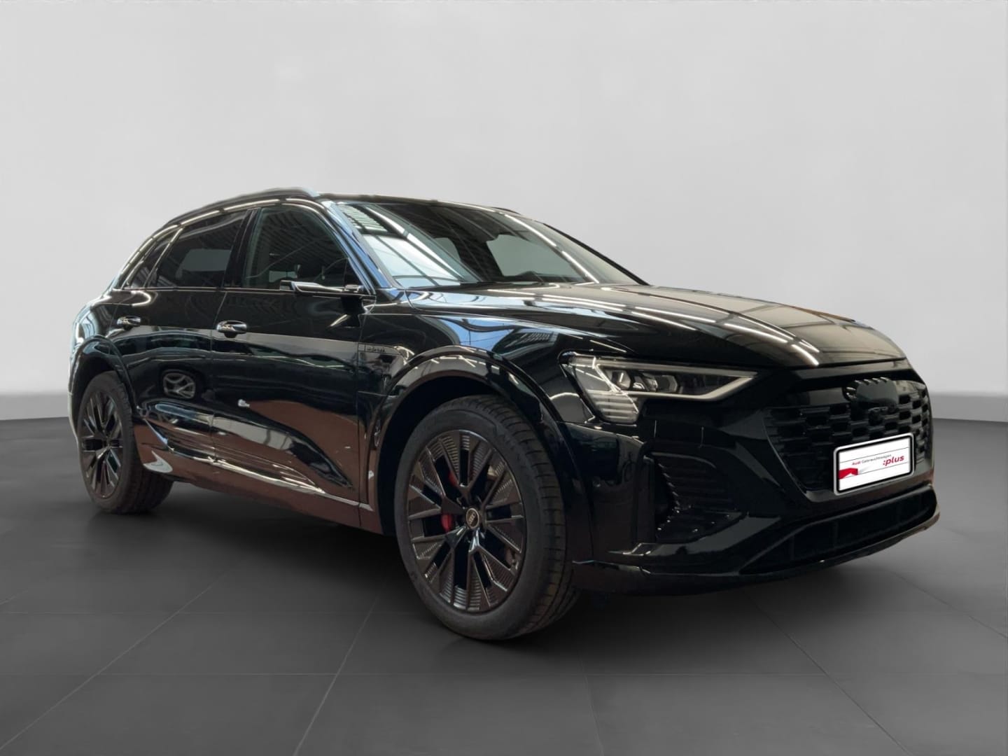 Bild über Audi Q8 e-tron S line 55 e-tron quattro - für weitere Informationen kontaktieren Sie den Audi Partner