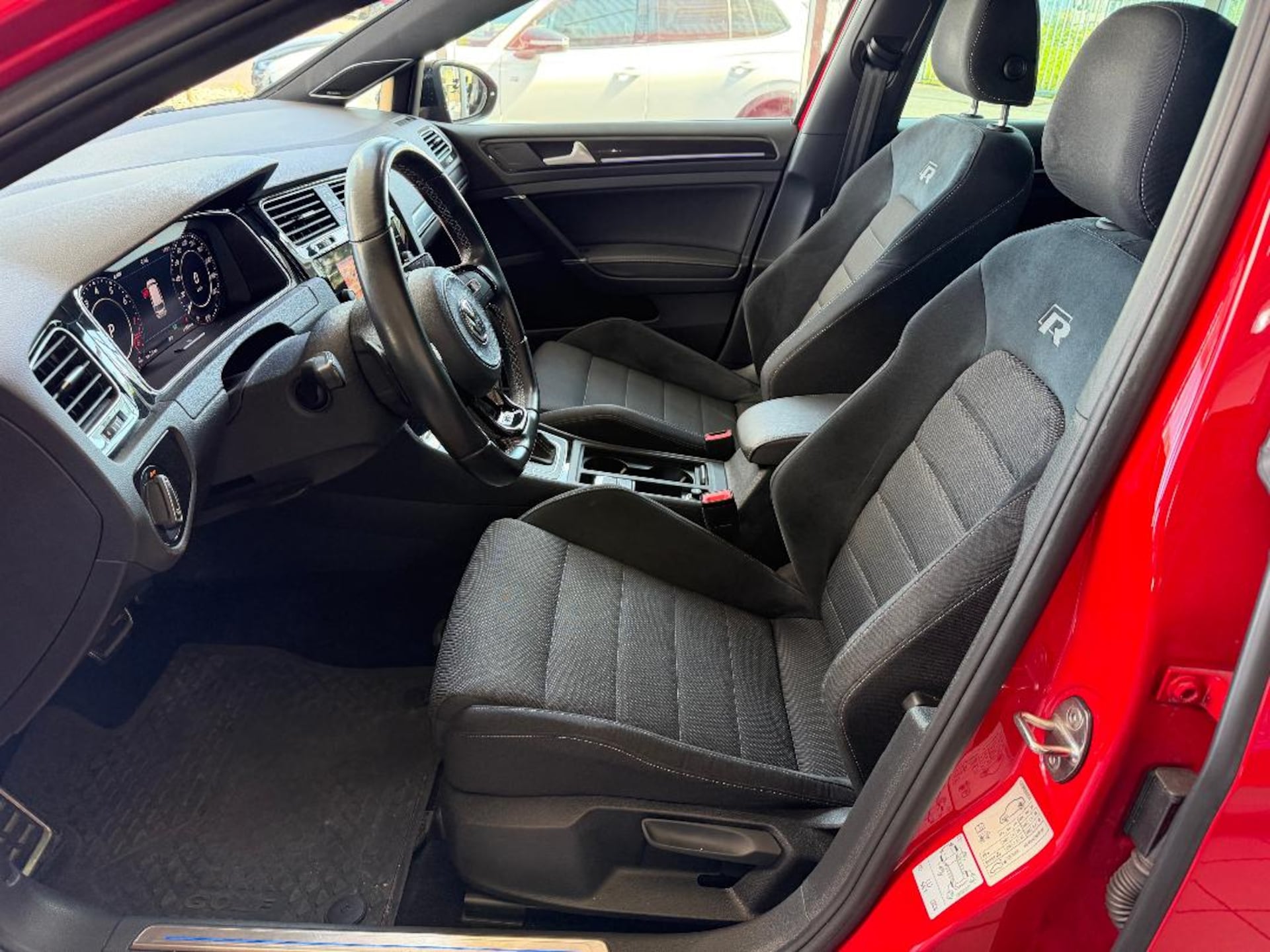 Volkswagen Golf Variant R