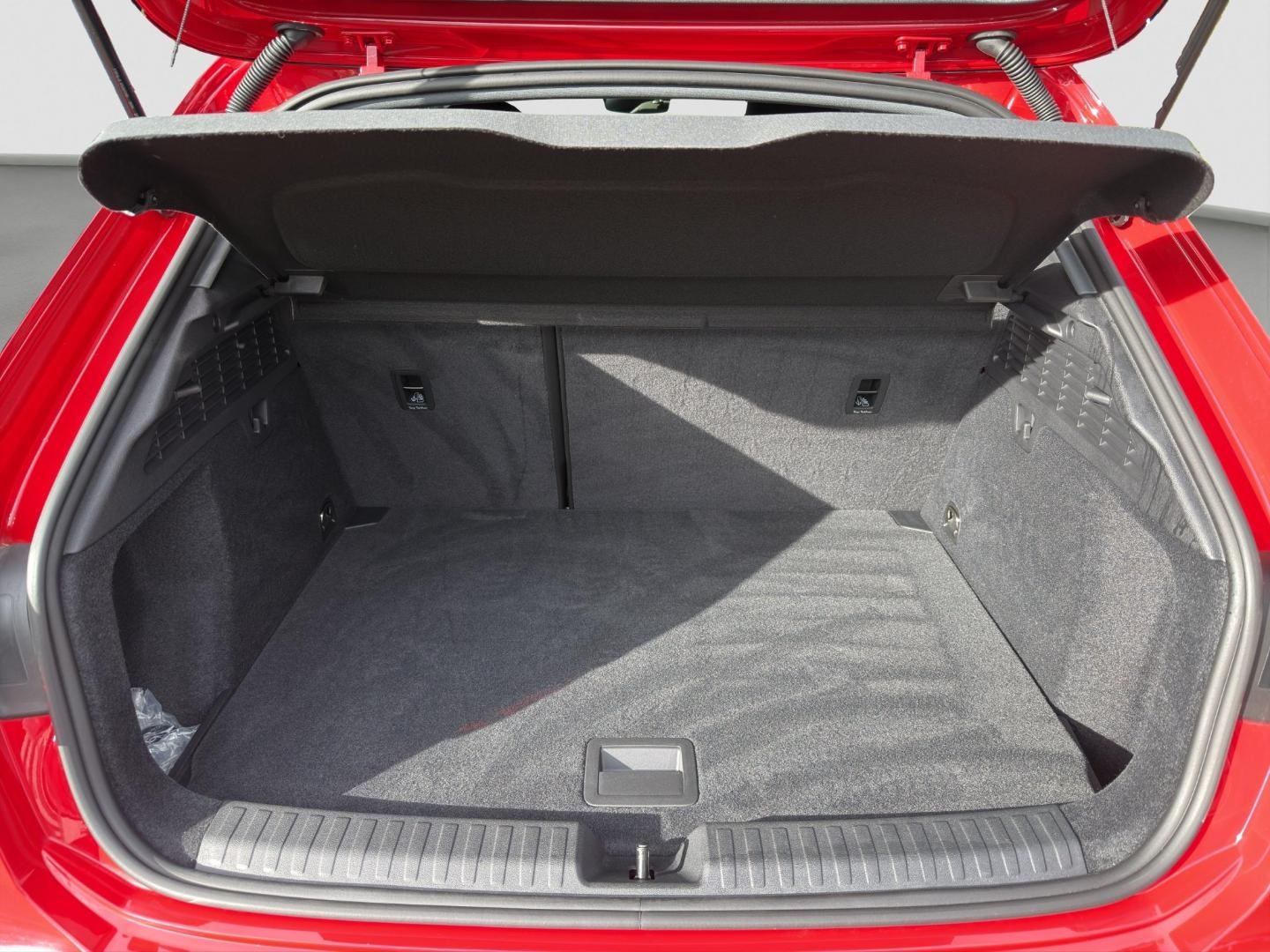 Bild über Audi A3 allstreet 35 TFSI S tronic - für weitere Informationen kontaktieren Sie den Audi Partner