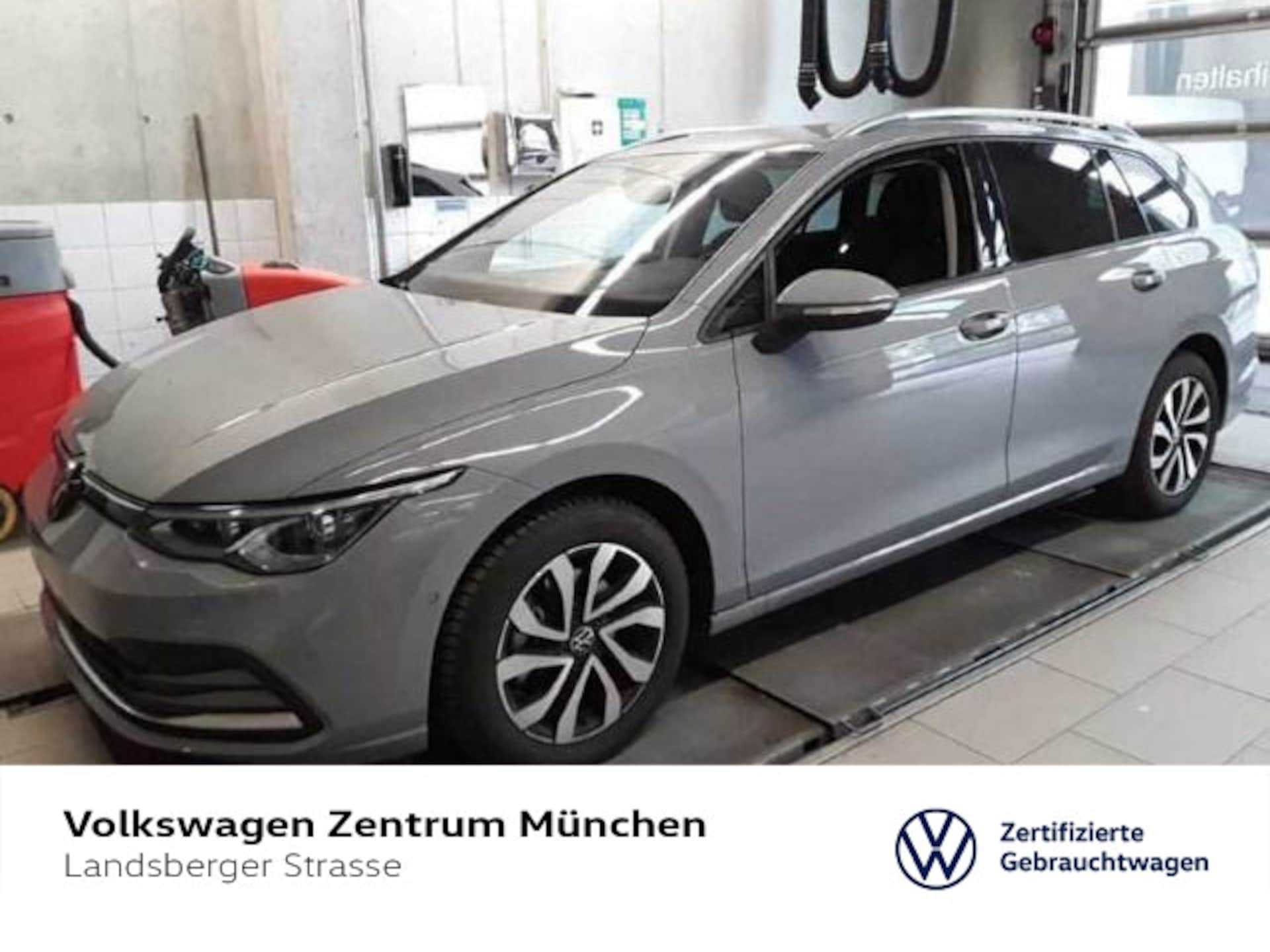 Volkswagen Golf Variant 2023 — Golf VIII Variant Life 1.5 eTSI ACC LED+ IQ.Drive Navi ParkAssist APP DSG