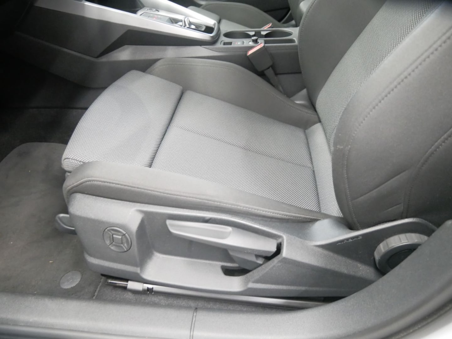 Bild über Audi A3 Sportback S line 35 TDI S tronic - für weitere Informationen kontaktieren Sie den Audi Partner